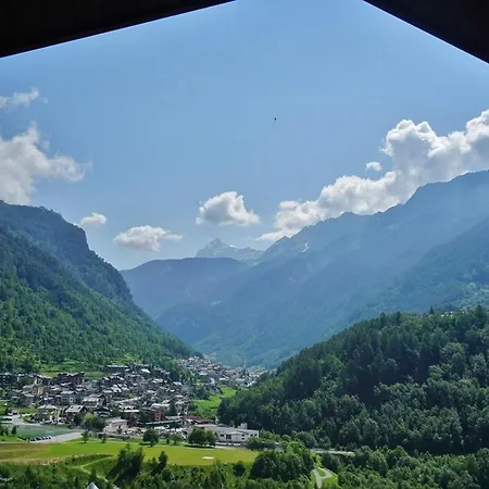 Labaitacase La Mansarda * Chiesa in Valmalenco